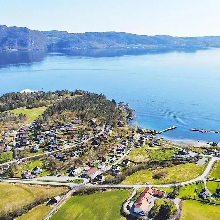 8 Person In Jelsa-by Traum *